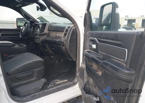 2024 Ram 2500 Big Horn 4X4 6'4 Box z USA, uszkodzony, nr VIN 3C6UR5DL2RG303046